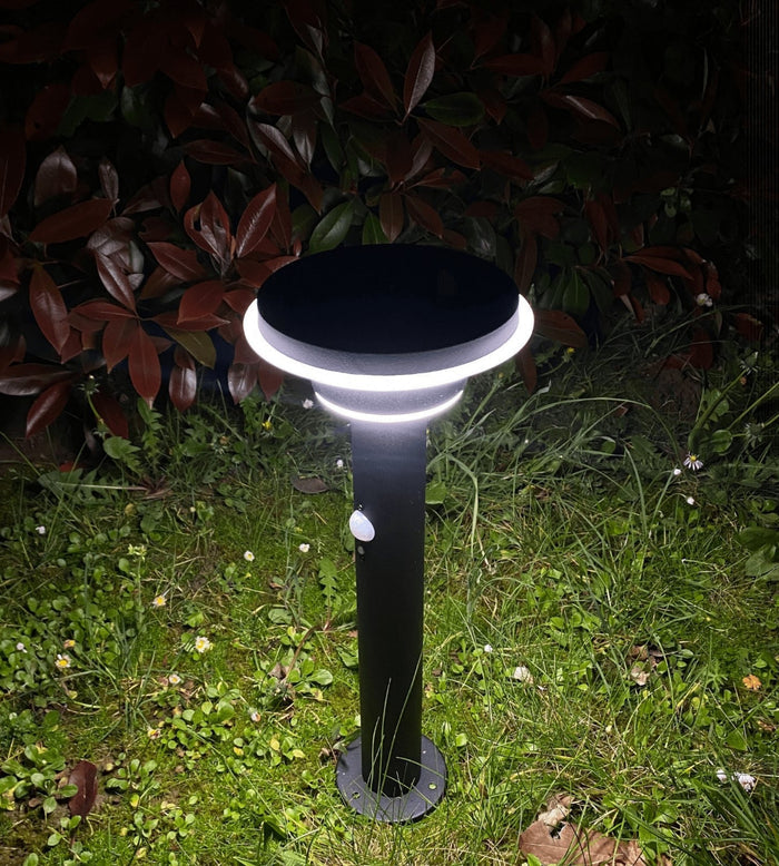 Borne extérieure LED solaire GENOVA, Noire, 45 cm, avec détecteur - 3 modes d'éclairage 100 à 1000 lumens