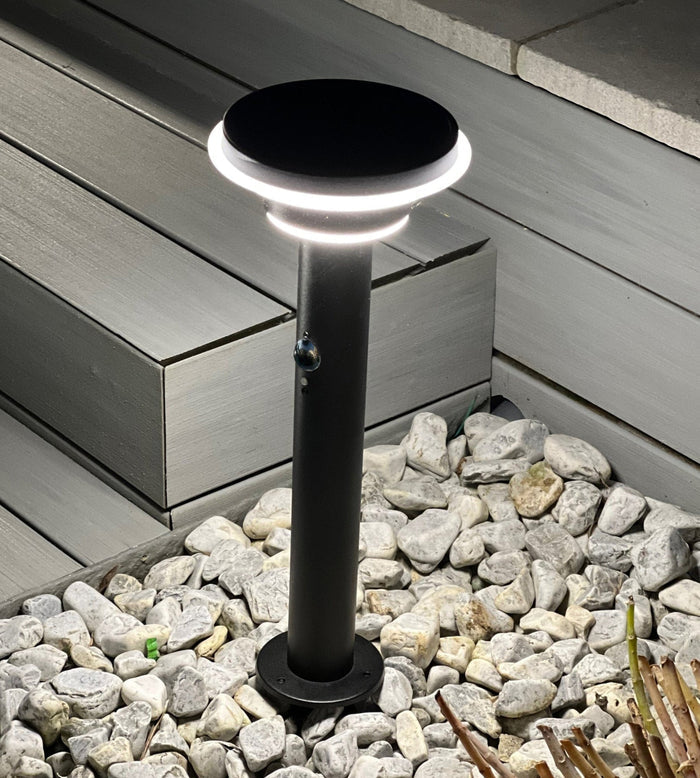 Borne Led solaire GENOVA - Détecteur de mouvements - 3 modes d'éclairage 100 à 1000 lumens - Lumihome