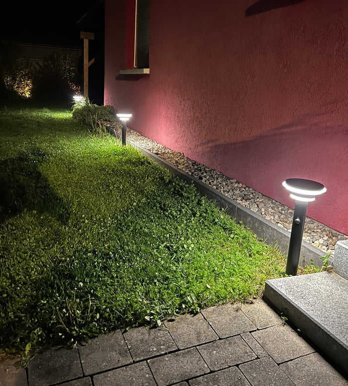 Borne Led solaire GENOVA - Détecteur de mouvements - 3 modes d'éclairage 100 à 1000 lumens - Lumihome