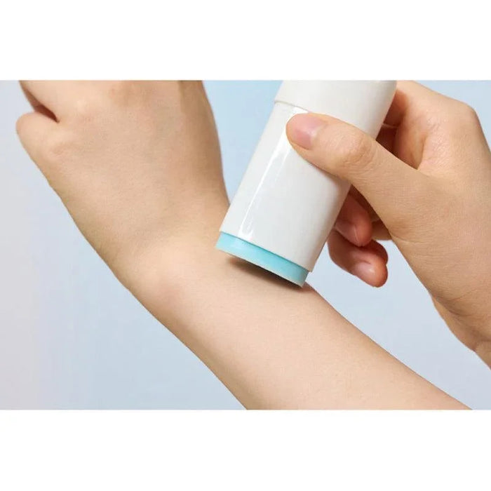 [SKIN1004] Madagascar Centella Hyalu-Cica Silky Sun Stick SPF 50+ PA++++ 20g - Ballagrio